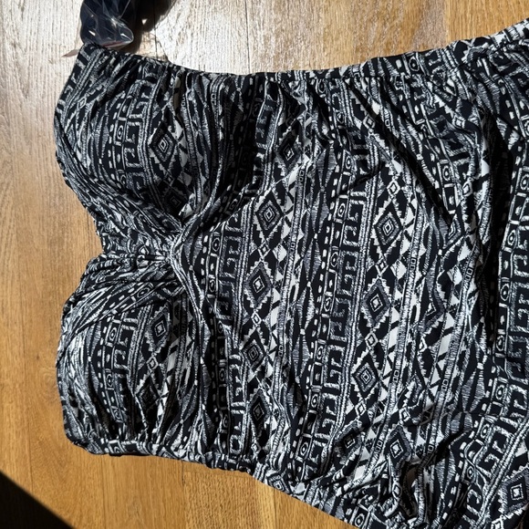 Black and White Patterned Swimsuit - Picture 4 of 7